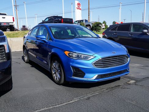 Used 2020 Ford Fusion SEL FWD image 2