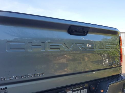 Used 2024 Chevrolet Silverado 2500 High Country w/ Technology Package AWD/4WD image 6