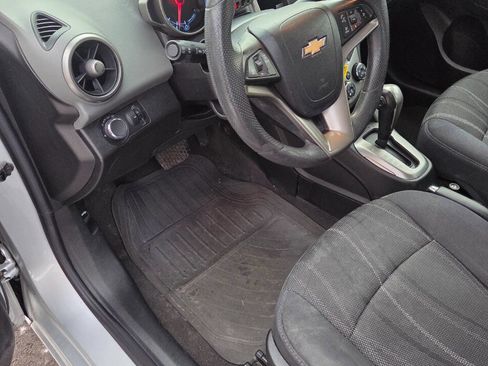 Used 2014 Chevrolet Sonic LT image 20