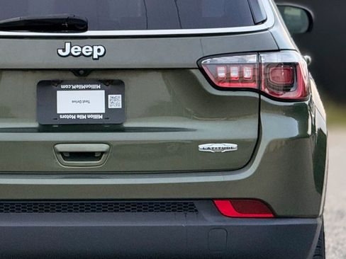 Used 2020 Jeep Compass Latitude w/ Cold Weather Group AWD/4WD image 14
