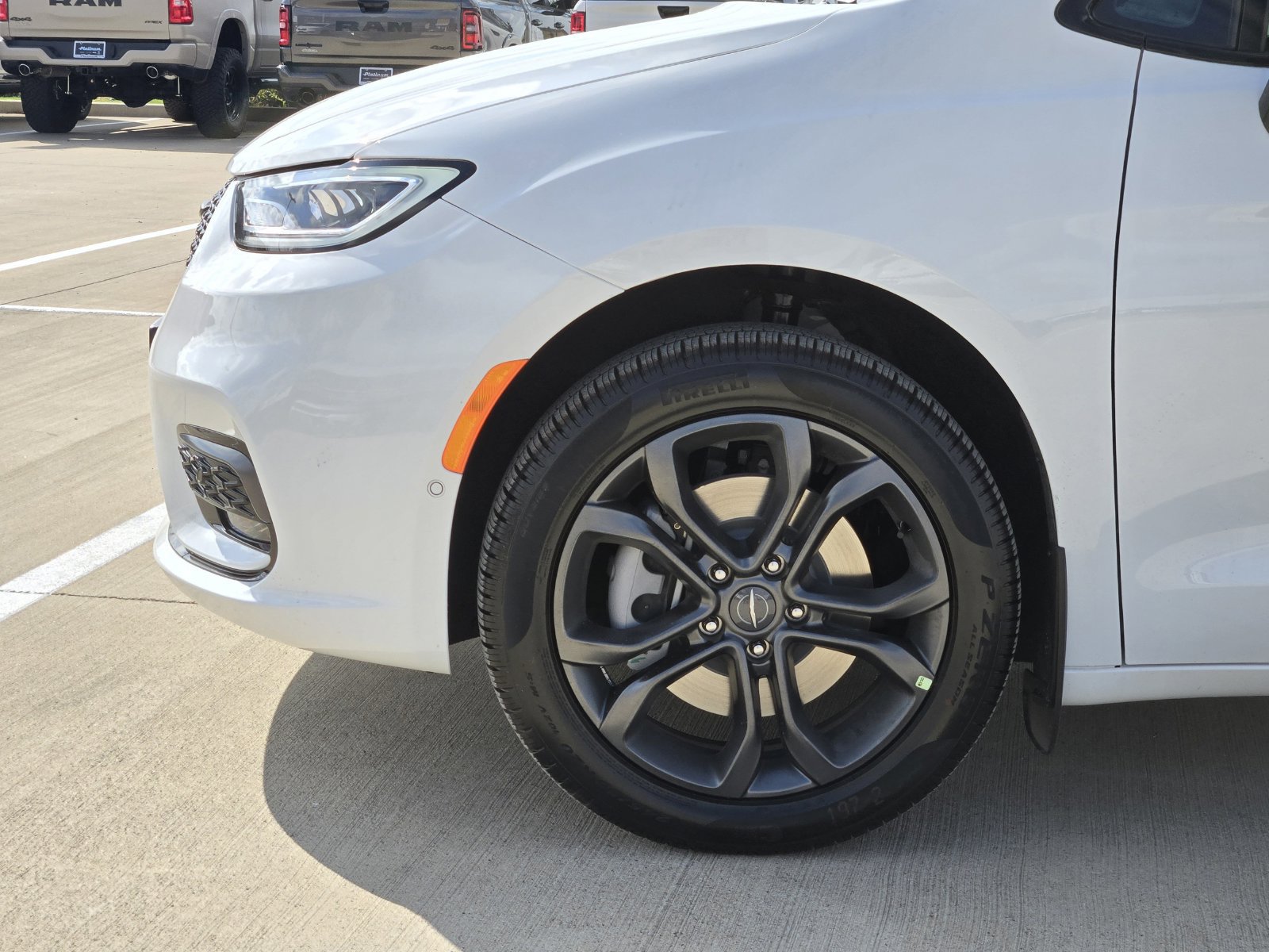 New 2026 Chrysler Pacifica Select AWD/4WD image 10