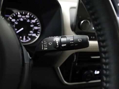 Used 2023 Nissan Rogue SL w/ SL Premium Package image 28