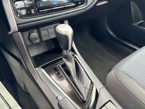 Used 2017 Toyota Corolla LE FWD image 5