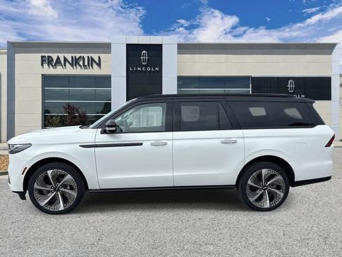 New 2026 Lincoln Navigator L Black Label w/ Black Label Special Edition AWD/4WD image 4