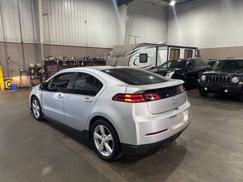 Used 2014 Chevrolet Volt FWD image 3