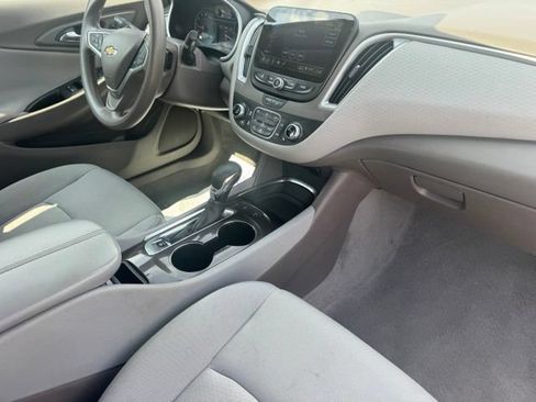 Used 2022 Chevrolet Malibu LT FWD image 34
