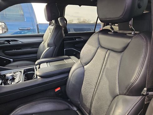 Used 2024 Jeep Wagoneer Series II w/ Convenience Group I image 5