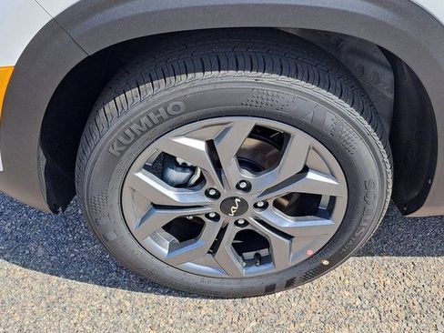 New 2026 Kia Seltos LX FWD image 16