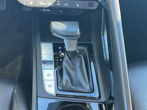 Used 2025 Hyundai Elantra Limited image 28