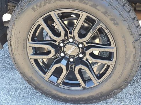 Used 2024 GMC Sierra 1500 Elevation AWD/4WD image 12