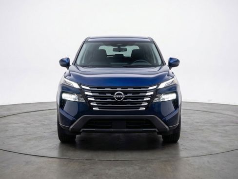 Used 2025 Nissan Rogue SV FWD image 2