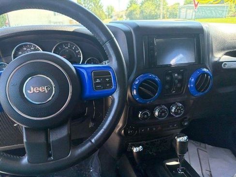 Used 2014 Jeep Wrangler Unlimited Rubicon w/ Connectivity Group AWD/4WD image 7