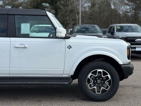 New 2025 Ford Bronco Outer Banks image 2