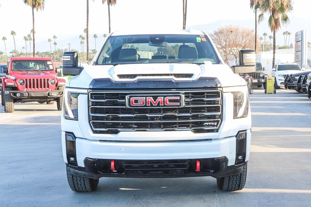 Used 2025 GMC Sierra 2500 AT4 AWD/4WD image 3