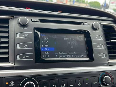 Used 2018 Toyota Highlander LE AWD/4WD image 26