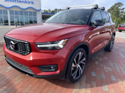 Used 2022 Volvo XC40 T5 R-Design w/ Advanced Package AWD/4WD image 1