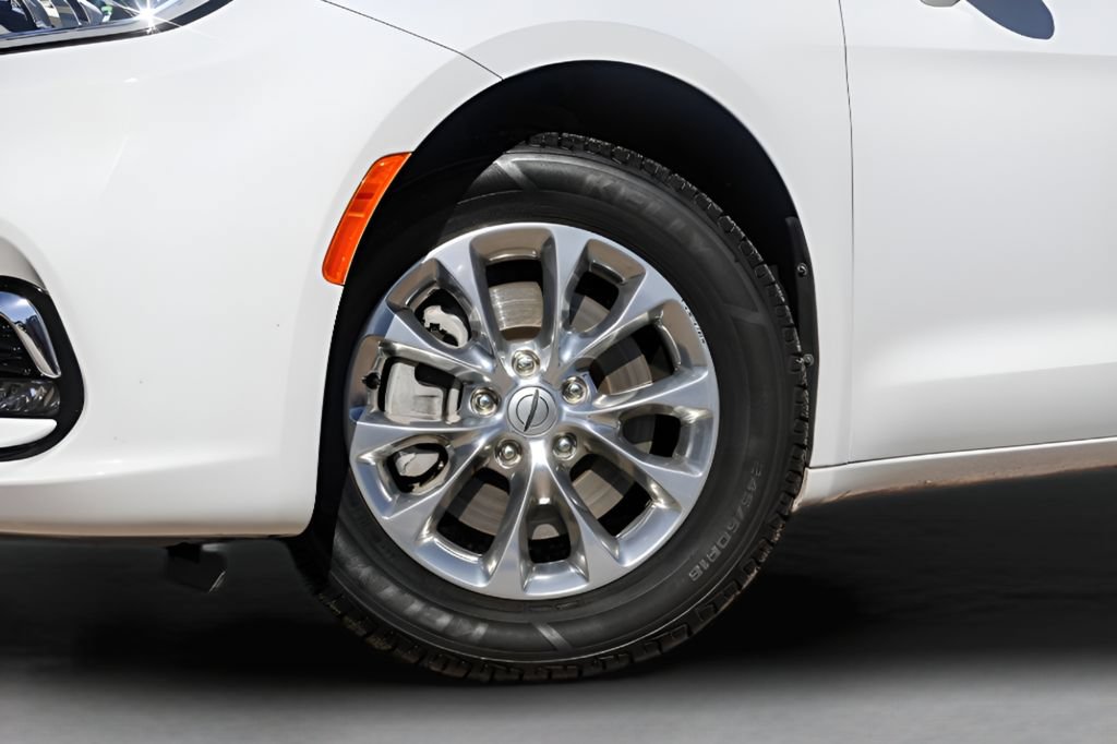Used 2022 Chrysler Pacifica Touring-L AWD/4WD image 4