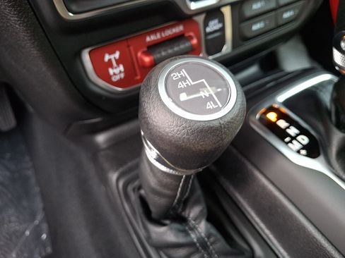 Used 2026 Jeep Gladiator Willys AWD/4WD image 22