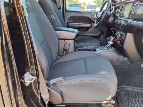 Used 2022 Jeep Wrangler Unlimited Rubicon 4xe AWD/4WD image 11