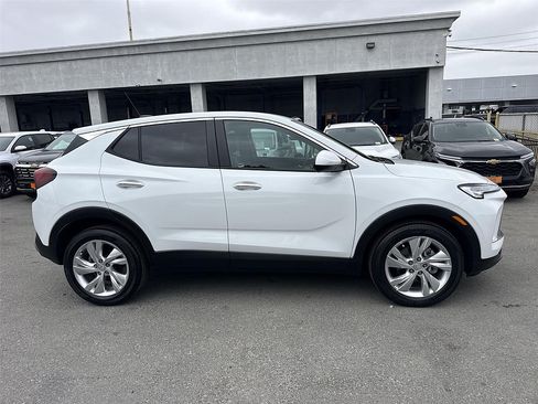 Used 2025 Buick Encore GX Preferred FWD image 2