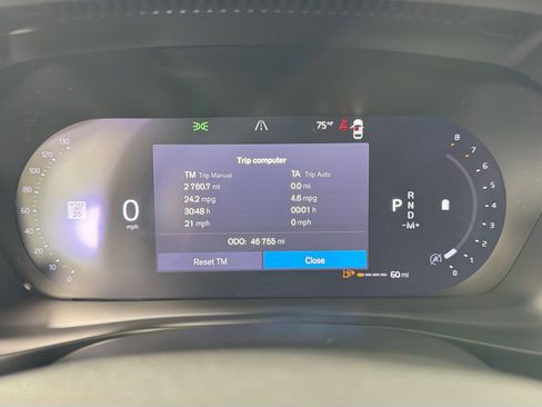 Certified 2023 Volvo XC40 B5 Plus AWD/4WD image 11