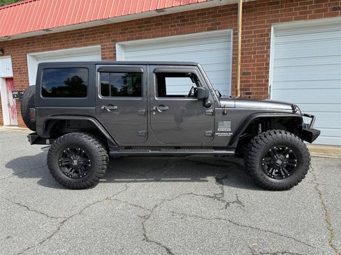 Used 2017 Jeep Wrangler Unlimited Sport w/ Quick Order Package 24S image 32