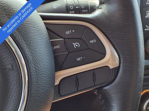 Used 2016 Jeep Renegade Latitude w/ Popular Equipment Group FWD image 24