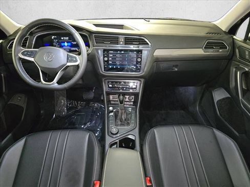 Used 2024 Volkswagen Tiguan SE image 9