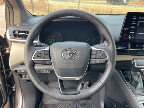 Used 2021 Toyota Sienna XLE image 15
