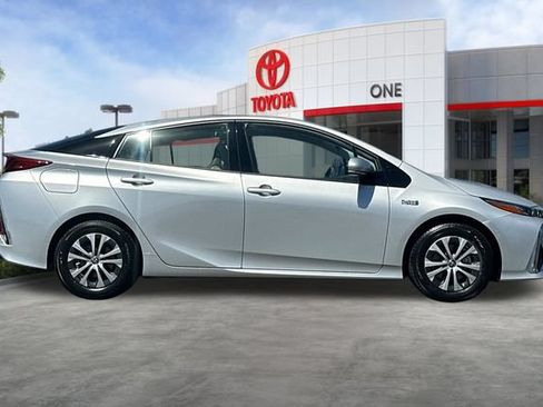 Certified 2020 Toyota Prius Prime XLE FWD image 3