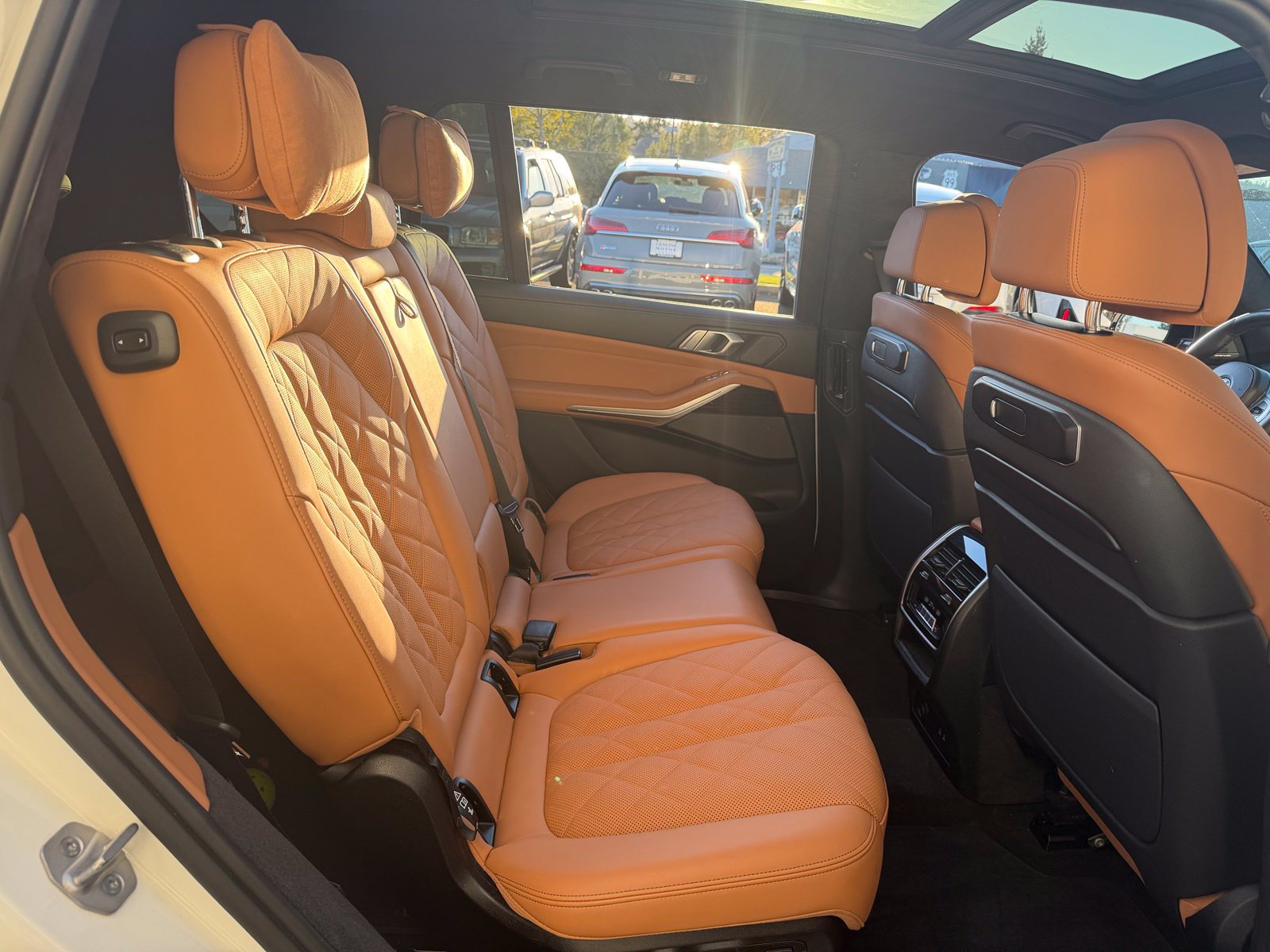 Used 2024 BMW X7 xDrive40i w/ M Sport Package AWD/4WD image 22