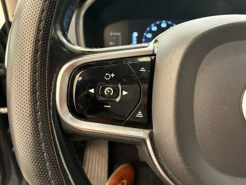 Used 2016 Volvo XC90 T6 Momentum AWD/4WD image 22