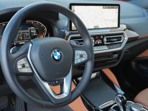 Certified 2025 BMW X4 xDrive30i image 9