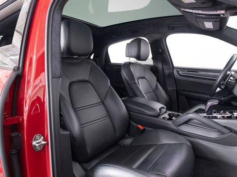Certified 2023 Porsche Cayenne GTS AWD/4WD image 32