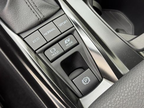 Used 2025 Toyota Camry LE image 30