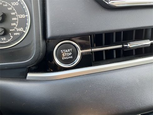 Used 2023 Mitsubishi Outlander SE image 18