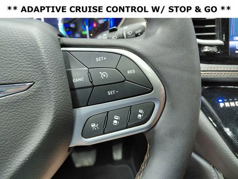 Used 2024 Chrysler Pacifica Pinnacle w/ Trailer Tow Group FWD image 15