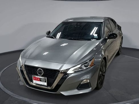Used 2022 Nissan Altima 2.5 SR image 1