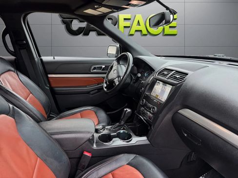 Used 2019 Ford Explorer XLT w/ Equipment Group 202A AWD/4WD image 22