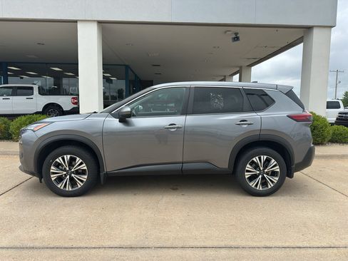 Used 2023 Nissan Rogue SV FWD image 4