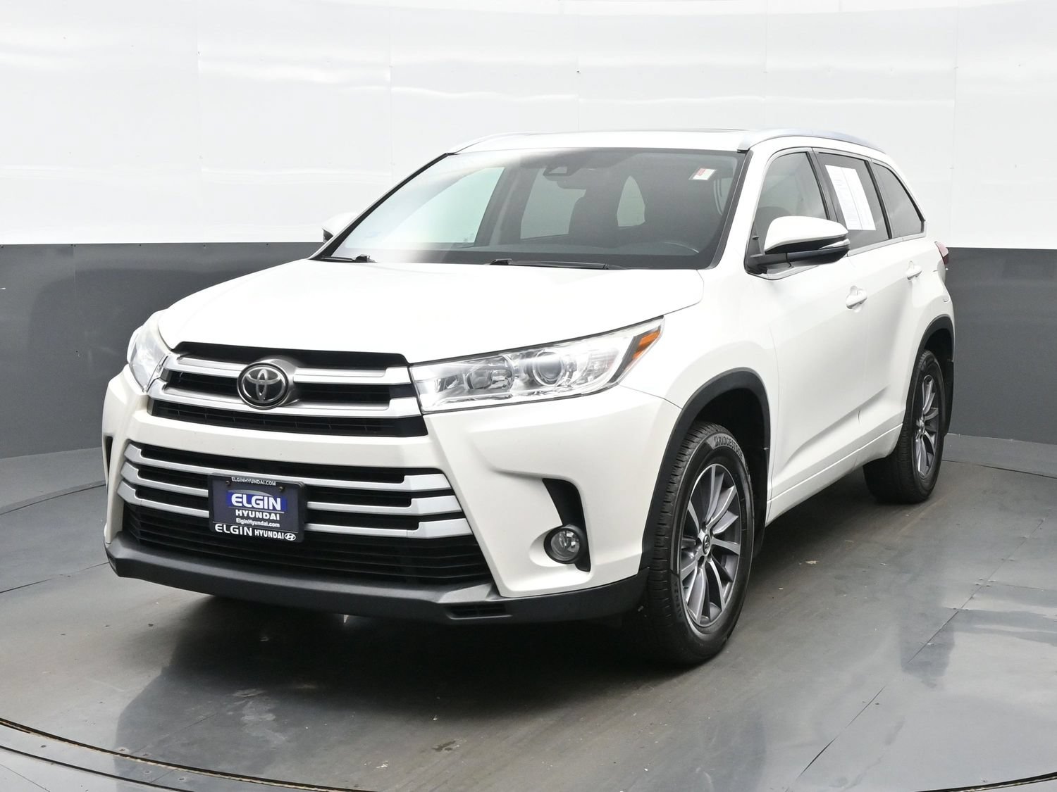 Used 2017 Toyota Highlander XLE AWD/4WD image 1