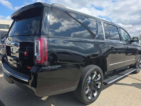 Used 2018 GMC Yukon XL Denali w/ Denali Ultimate Black Edition image 4