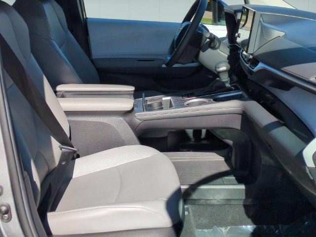 Used 2026 Toyota Sienna XLE FWD image 32