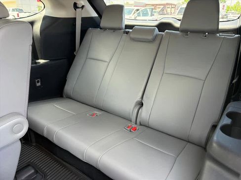 Used 2024 Toyota Highlander Limited AWD/4WD image 10