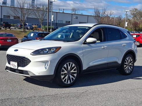 Used 2020 Ford Escape Titanium image 3