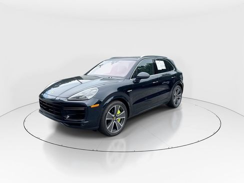 Used 2023 Porsche Cayenne Turbo S AWD/4WD image 4