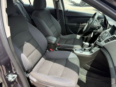 Used 2016 Chevrolet Cruze LT w/ Technology Package FWD image 20