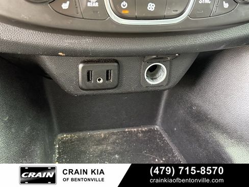 Used 2018 Chevrolet Traverse LT image 19