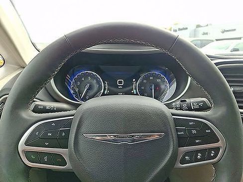 Used 2024 Chrysler Pacifica Touring-L FWD image 23