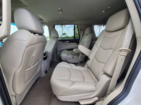 Used 2017 Cadillac Escalade 2WD image 10